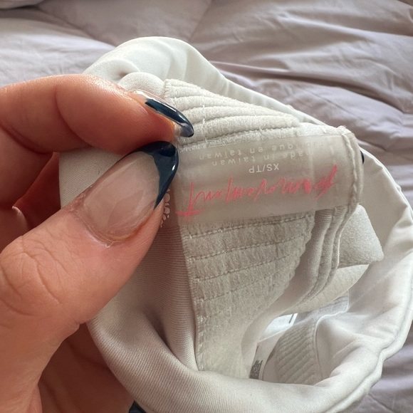 Free People sports bra cross back with adjustable straps - Picture 4 of 7